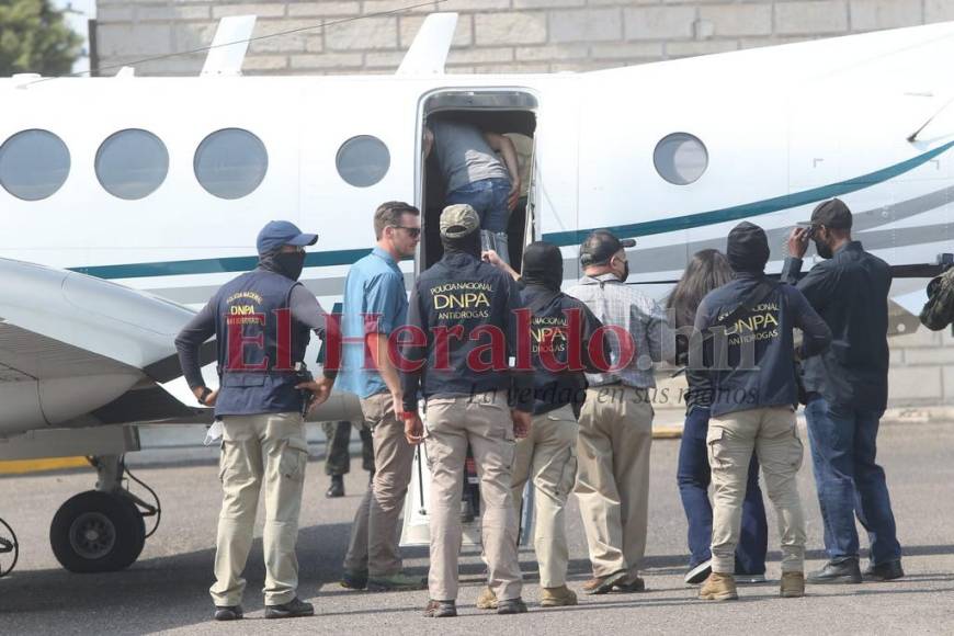 EN FOTOS: Seis agentes de la DEA custodiaron a JOH al avión que lo trasladó a EEUU