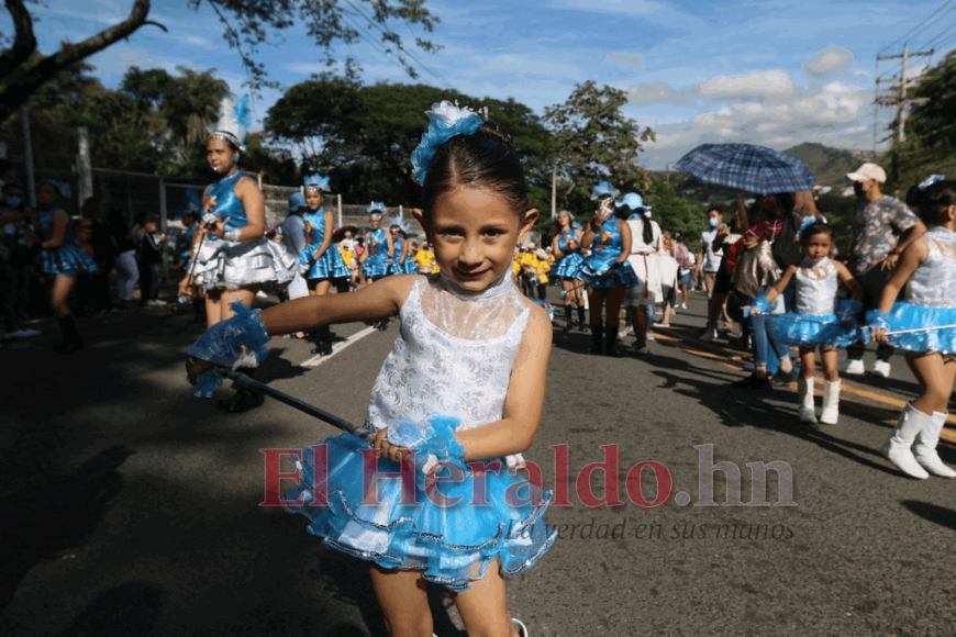 FOTOS: Fervor cívico y actos culturales de escolares en calles capitalinas