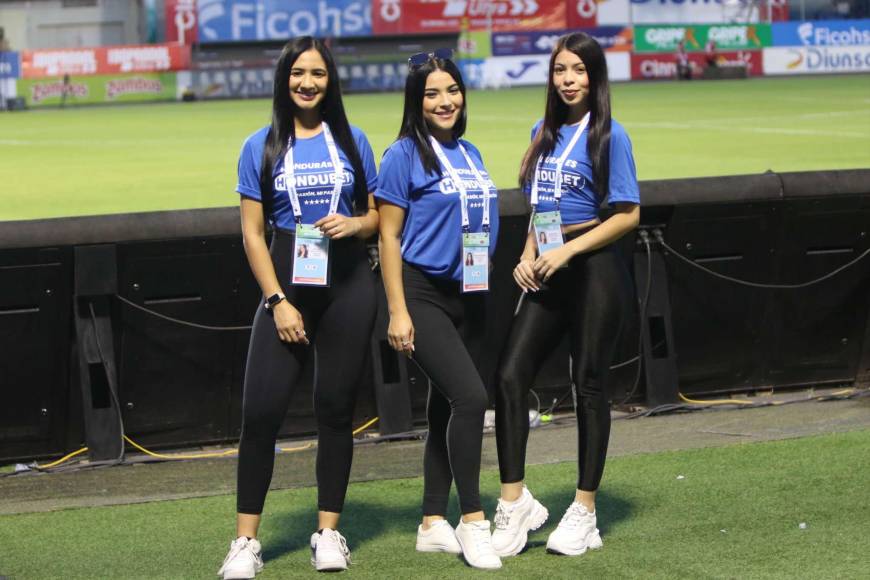 ¡Hermosas! Las bellas damas que engalanan la previa del Honduras vs Trinidad y Tobago