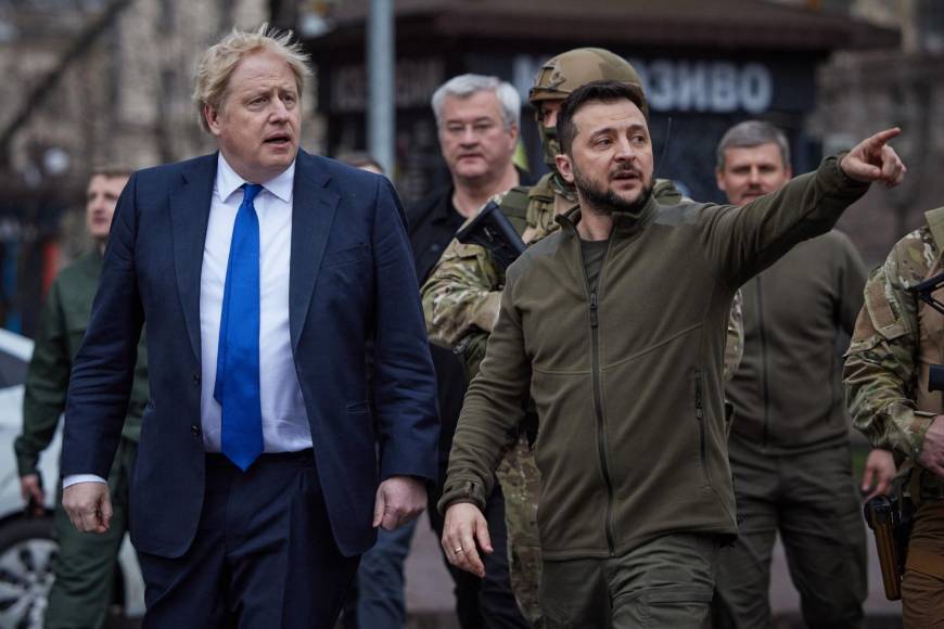 Johnson y Zelensky dieron un paseo por Kiev, la ciudad atacada por Rusia