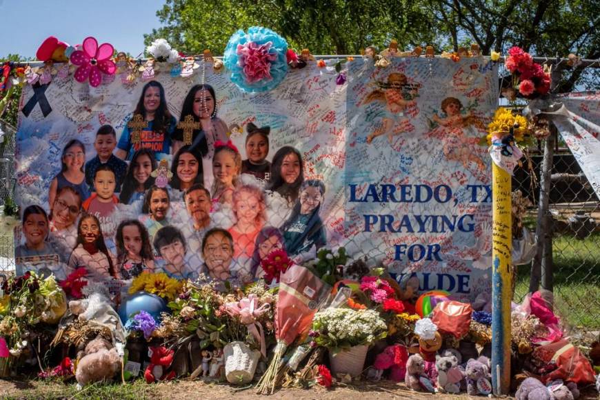 “Nunca podrías pedirle a un niño que regrese”: Alcalde de Uvalde demolerá escuela donde ocurrió masacre