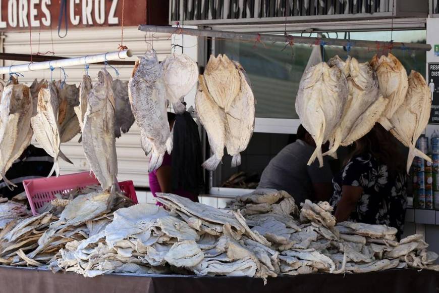 Pescado seco, tradición en Semana Santa, ya inunda los mercados capitalinos