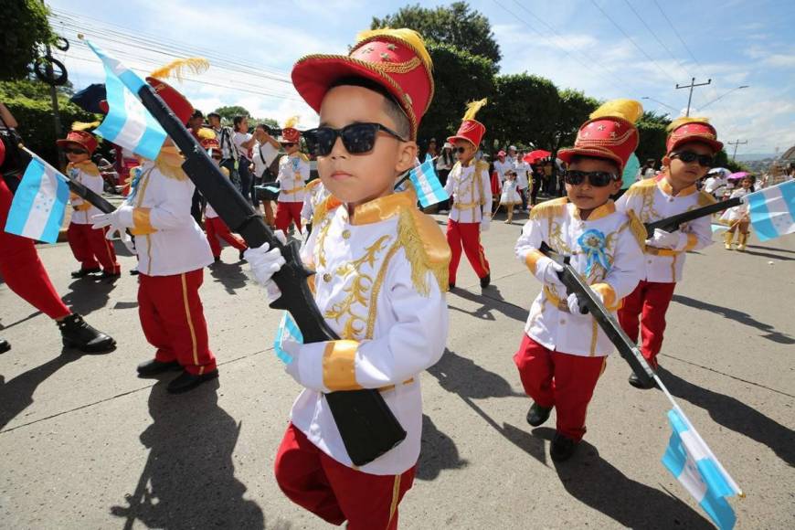 Los mejores cuadros de cadetes y bandas en desfiles patrios de prebásica en la capital