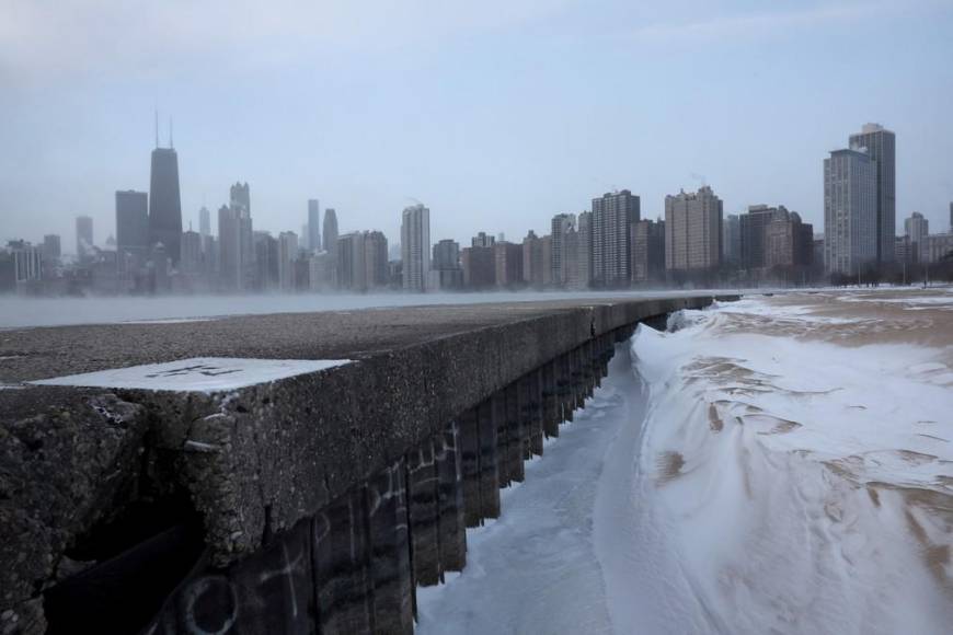 ¿A qué se debe la histórica tormenta de nieve que azota a Estados Unidos?