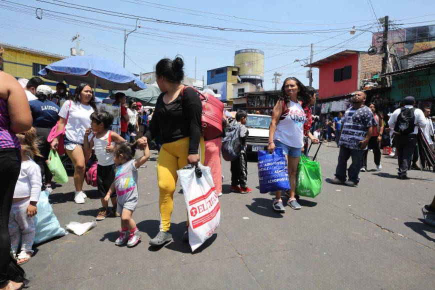 Semana Santa: veraneantes abarrotan terminales de buses y abandonan Tegucigalpa