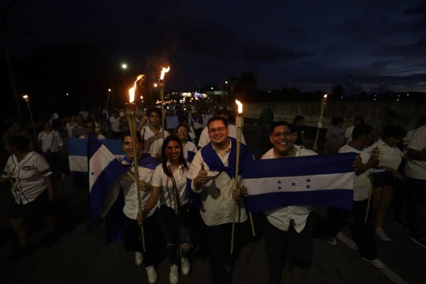 Así avanza marcha de las antorchas que exige renuncia de Xiomara Castro