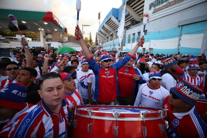 La espectacular llegada de la Ultra Fiel para la Gran Final