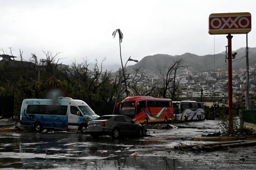 Desolación y caos: Acapulco tras el paso destructivo de Otis