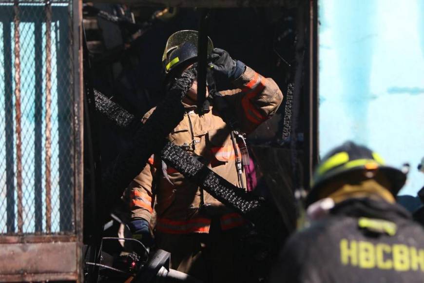 Cinco familias quedaron en la calle tras voraz incendio en el barrio San Pablo de la capital