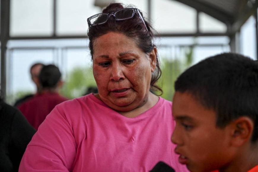 Dolor y rabia en vigilia por migrantes hallados muertos en un camión en San Antonio, Texas