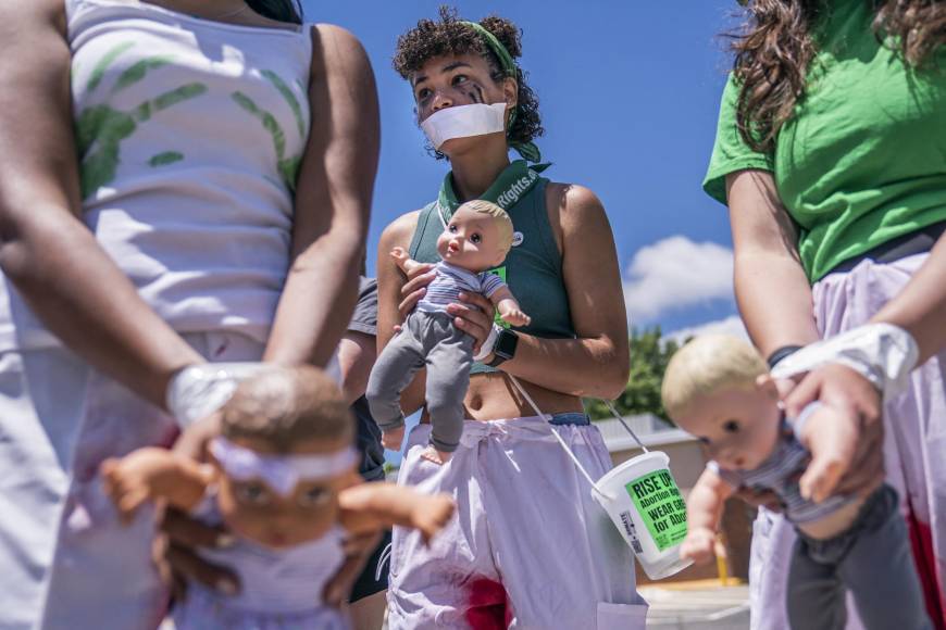 Lo que debes saber sobre el fallo histórico de eliminar el derecho constitucional al aborto en EE UU