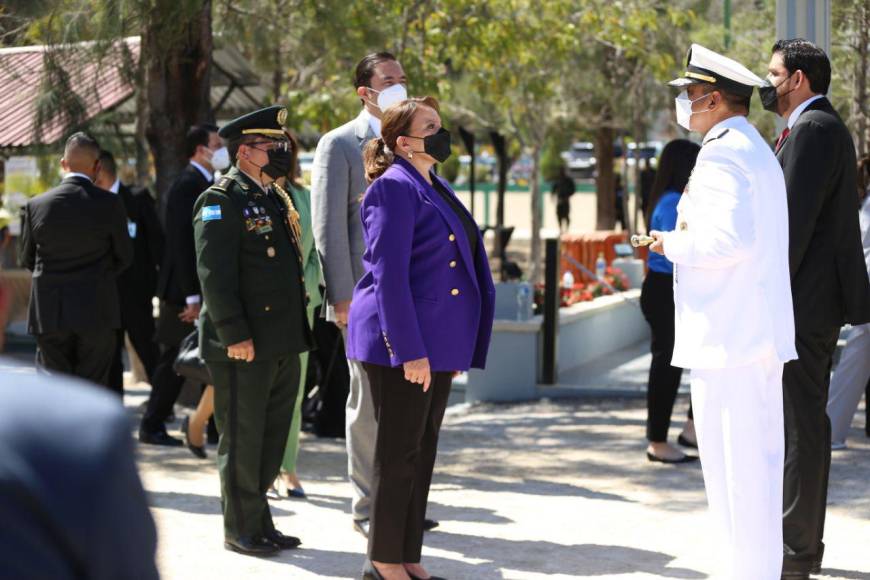 El histórico nombramiento de Xiomara Castro como comandante de las FF AA (FOTOS)