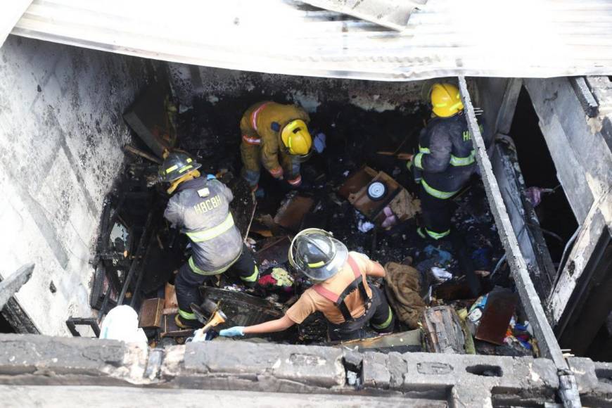 Retiran cadáveres de las cinco víctimas del incendio en Ciudad Lempira