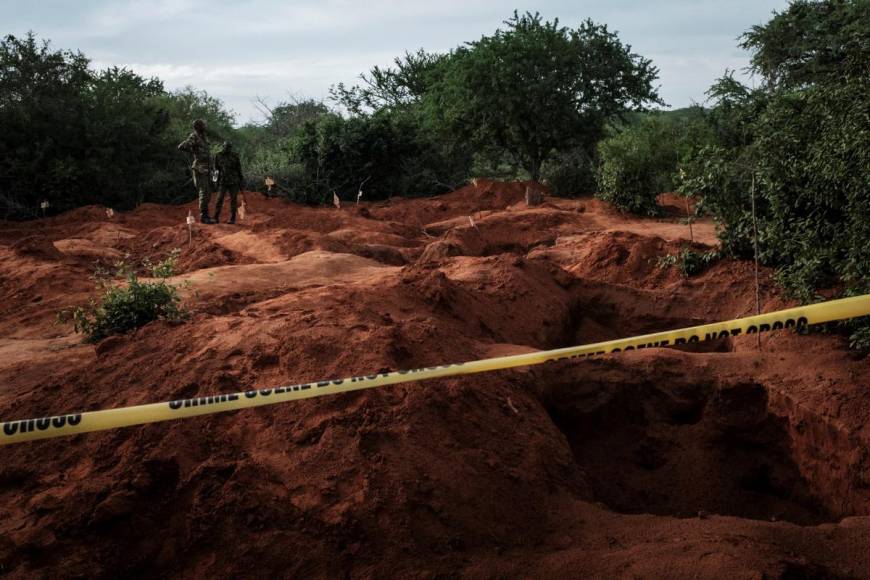 Un año después, cadáveres de víctimas de ayuno mortal son entregados a familias