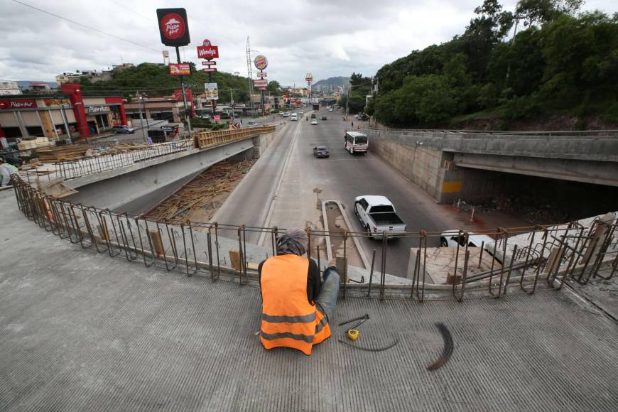 ¿Cómo avanza la construcción del puente elevado de la colonia Kennedy?