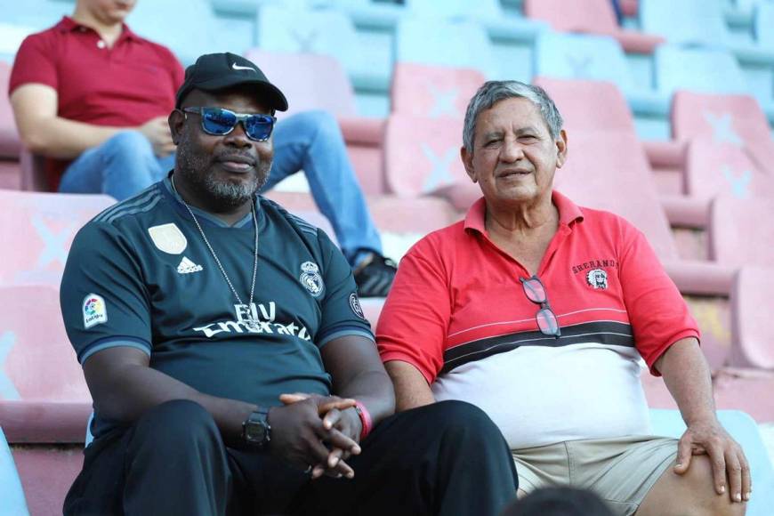 Afición y alegría, el ambiente en el duelo Olimpia vs. Vida