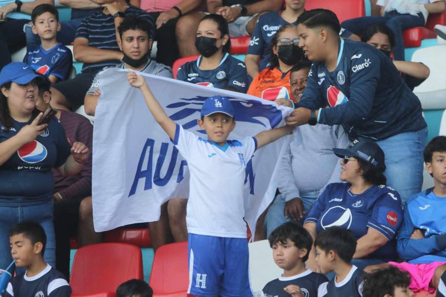 ¡Ambientazo en el Nacional! Motagüenses llenan el “Chelato” Uclés para ver el clásico