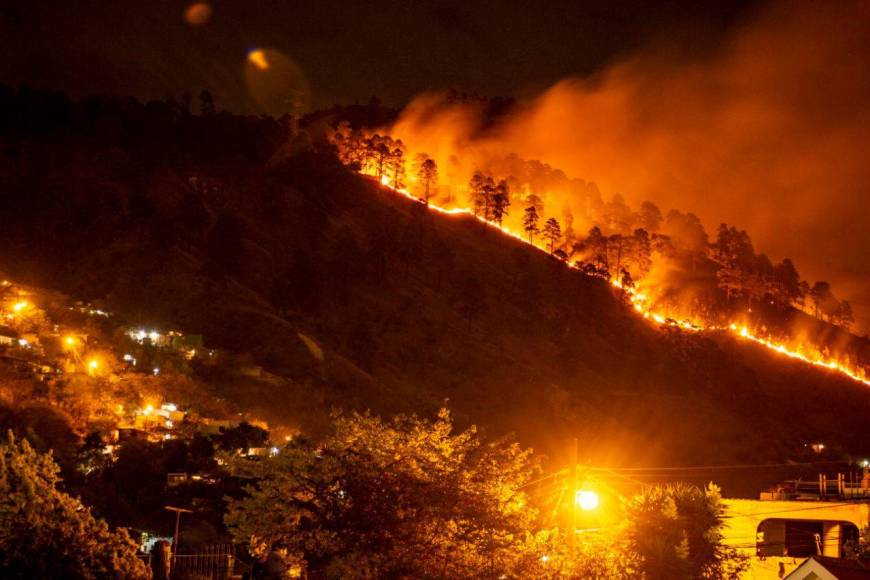 Las imágenes del pavoroso incendio que no ha podido sofocarse en Santa Lucía