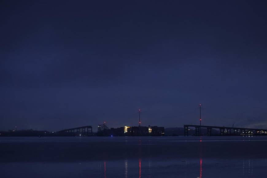 Cerrados permanecen accesos al puente que colapsó en Baltimore