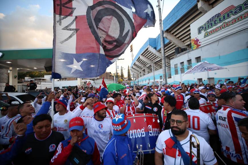 La espectacular llegada de la Ultra Fiel para la Gran Final