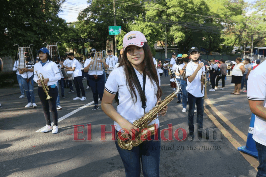 FOTOS: Fervor cívico y actos culturales de escolares en calles capitalinas