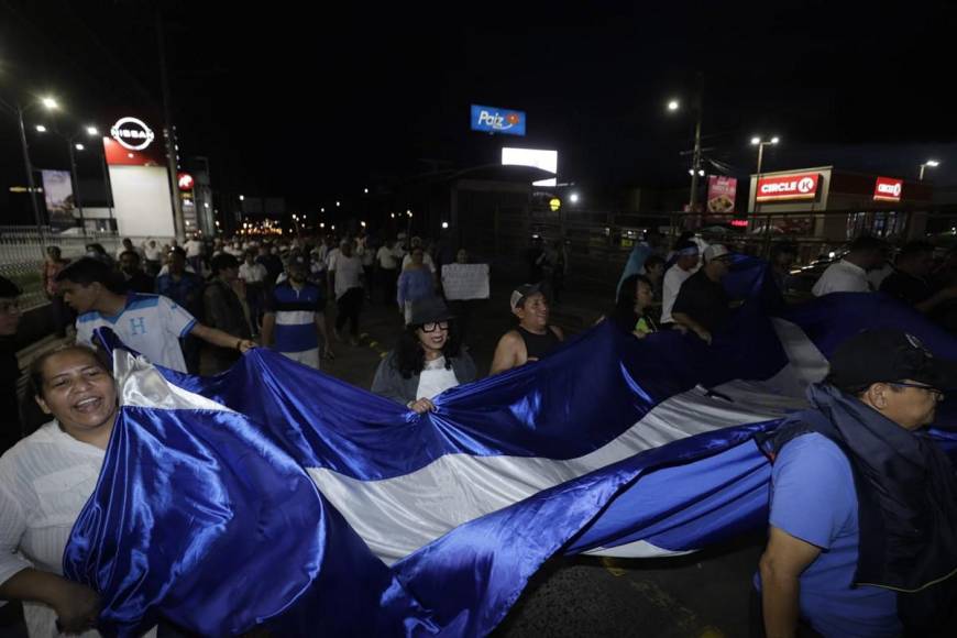 Así avanza marcha de las antorchas que exige renuncia de Xiomara Castro