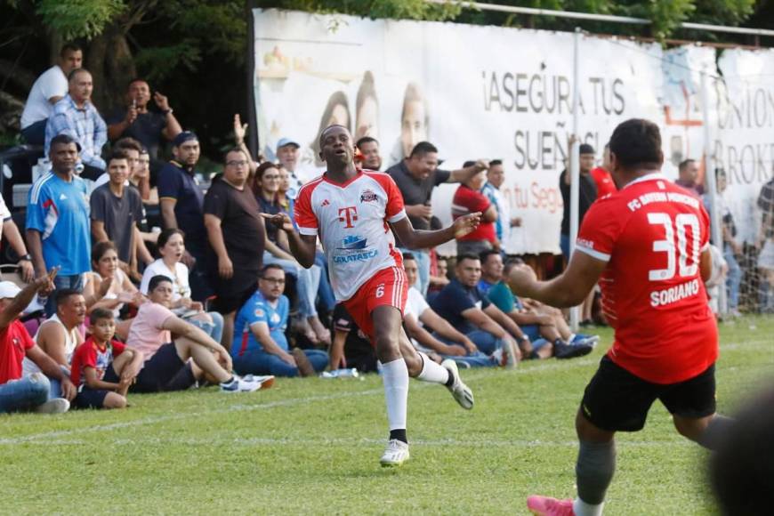 Así lucen actualmente los exfutbolistas de Honduras: Están jugando en la Liga de Veteranos