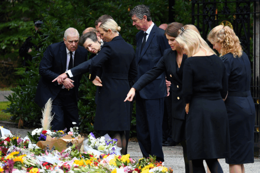 Reino Unido proclama al nuevo rey Carlos III mientras despide entre lágrimas a Isabel II (FOTOS)