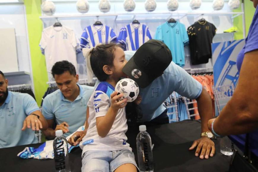 Seleccionados de Honduras se dejan querer por aficionados previo a juego ante Jamaica