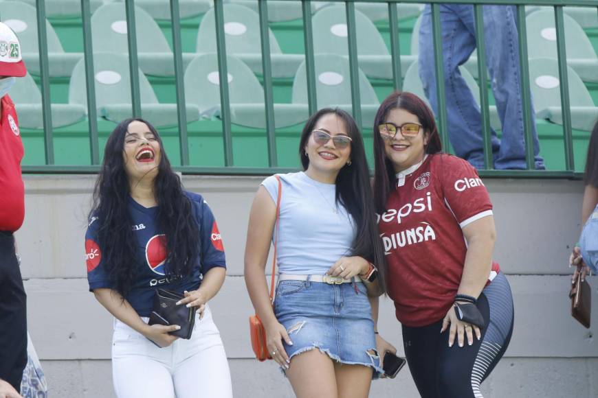 Zafarrancho y bellas mujeres inundan el Yankel : No se vio en TV del Marathón vs. Motagua