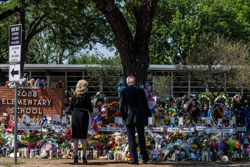 Así fue el recorrido de Joe Biden por Uvalde, la ciudad de la masacre escolar