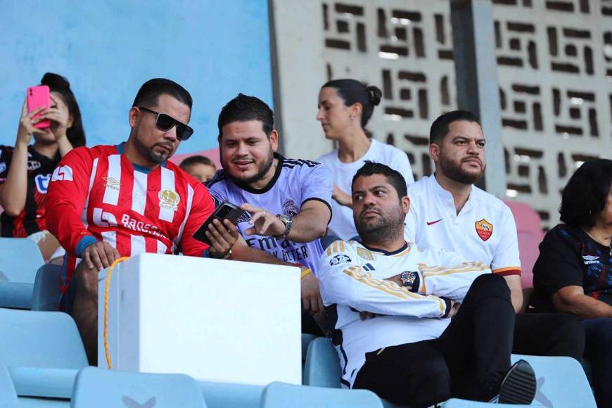 Afición y alegría, el ambiente en el duelo Olimpia vs. Vida