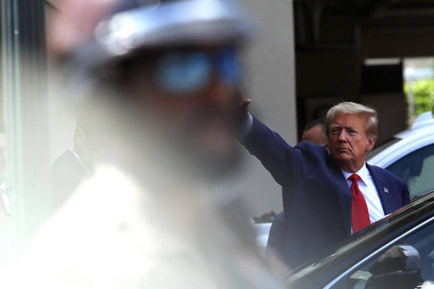 Sonriente, así salió Donald Trump de la corte de Miami tras audiencia