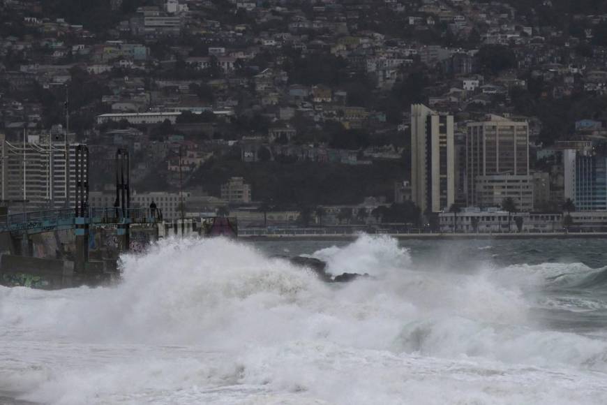 Chile en emergencia por lluvias; hay un muerto y miles de damnificados