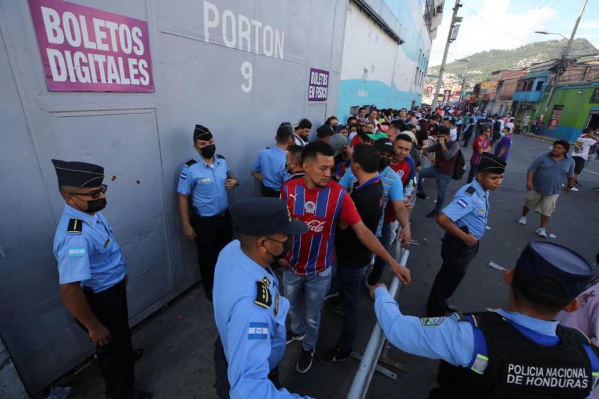 Llenazo olimpista para el juego ante el Alajuelense en la final de ida de la Liga Concacaf