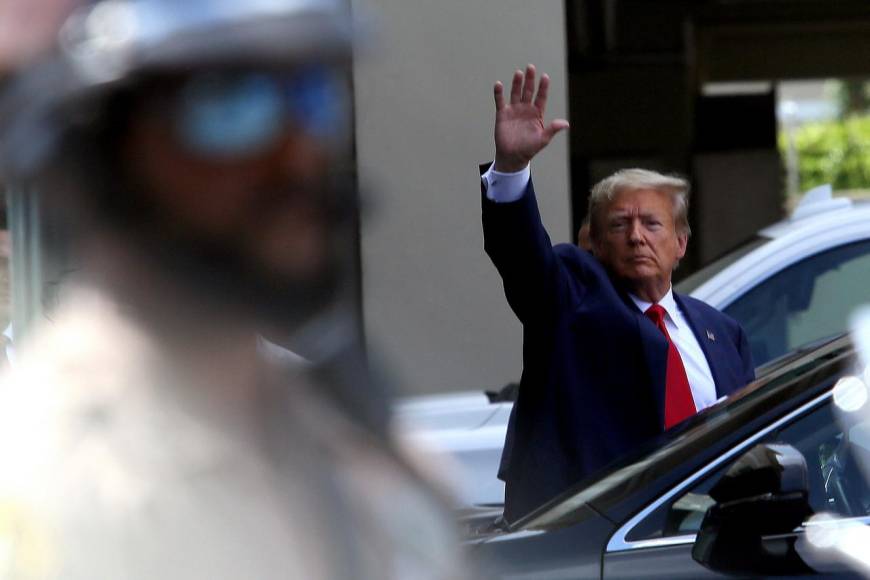 Sonriente, así salió Donald Trump de la corte de Miami tras audiencia