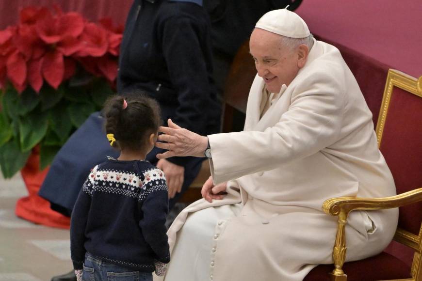 El papa Francisco celebra sus 87 años junto a los niños del Vaticano