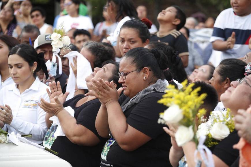 “No le importaron ni sus niños”: Despiden a familia salvadoreña asesinada en EUA