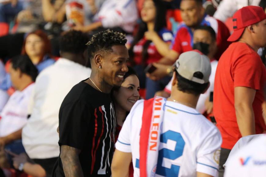 ¡El olimpismo cumplió! Así es el espectacular ambiente dentro del Nacional durante la final Olimpia-Alajuelense