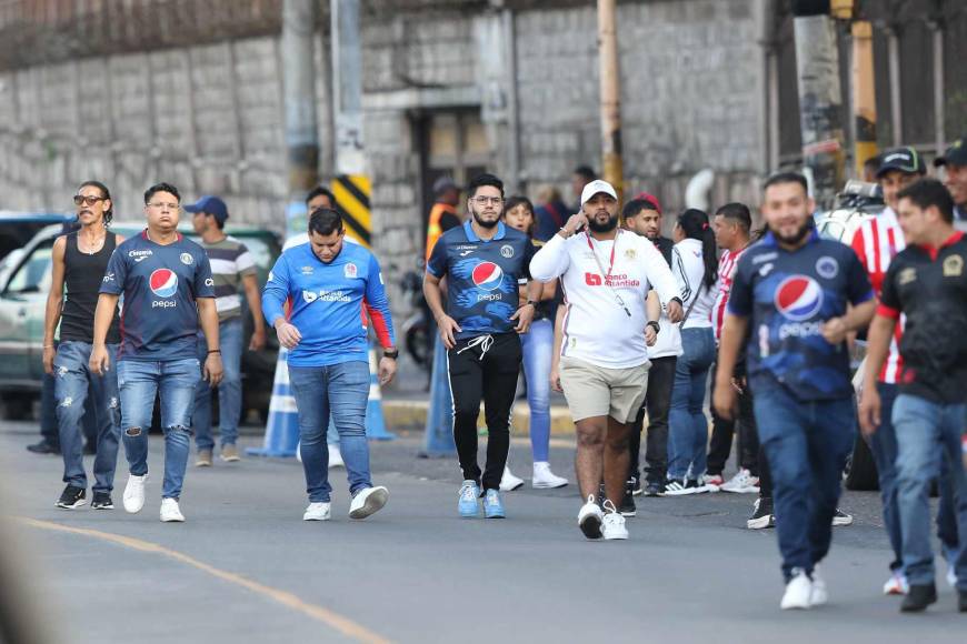 ¡Gran ambiente! Así se vive la previa de la final entre Motagua y Olimpia