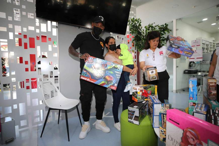 El lindo gesto de Romell Quioto en Fundación Hondureña para el Niño con Cáncer