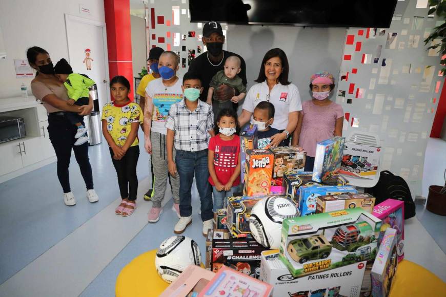 El lindo gesto de Romell Quioto en Fundación Hondureña para el Niño con Cáncer