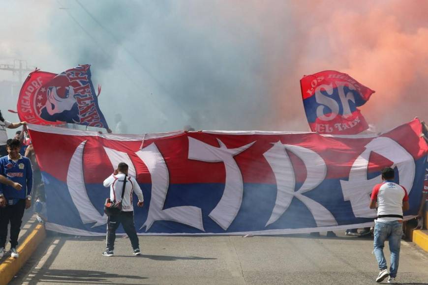 Así llegó afición olimpista para apoyar al León en el Olimpia vs Marathón