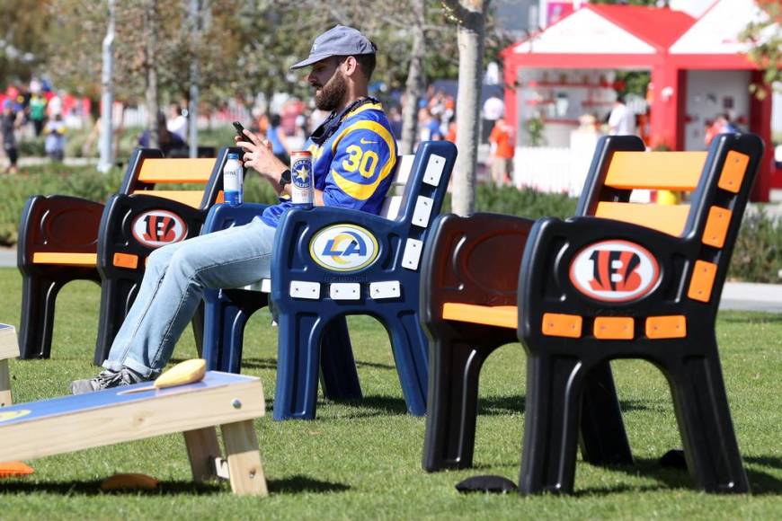 Color, cuernos y rayas: Ambientazo previo al Super Bowl LVI