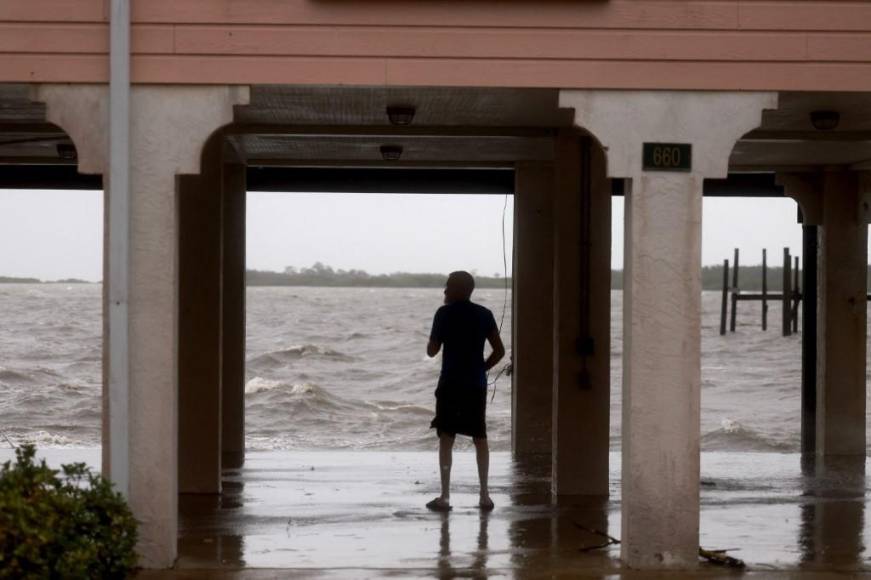 Huracán Debby ya es categoría 1 y toca tierra en Florida