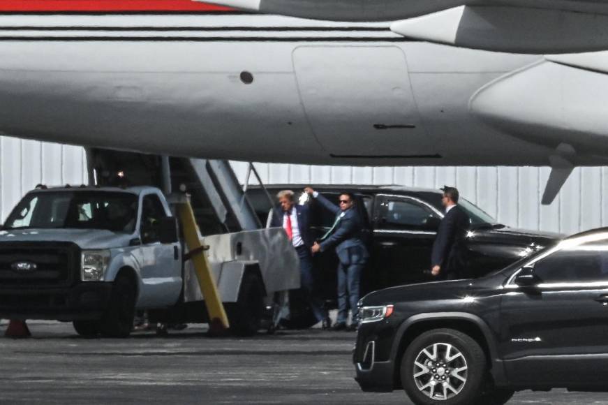 Sonriente, así salió Donald Trump de la corte de Miami tras audiencia