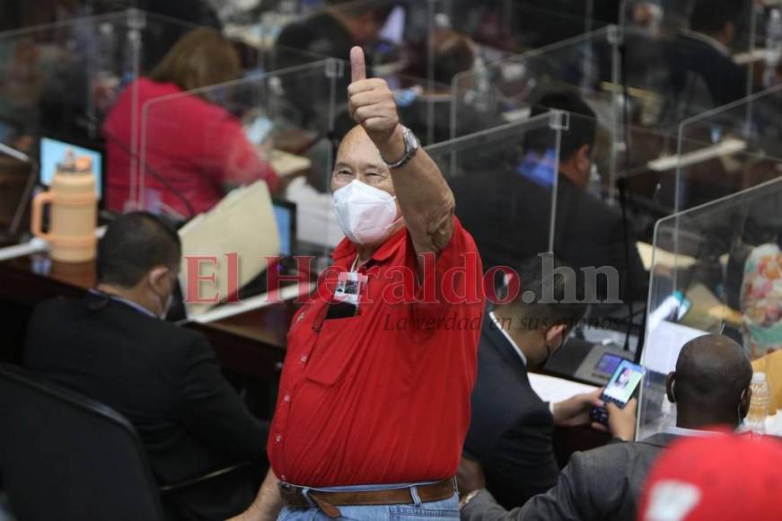 Aprueban condecoración al líder sindical, Carlos Humberto Reyes