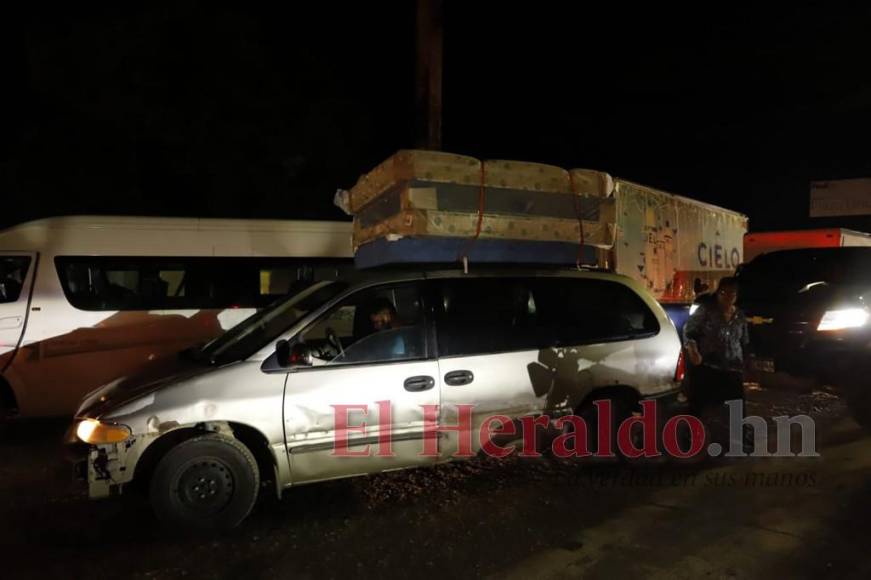 Tráfico, desesperación y temor: Evacúan La Lima ante llamado de emergencia por lluvias