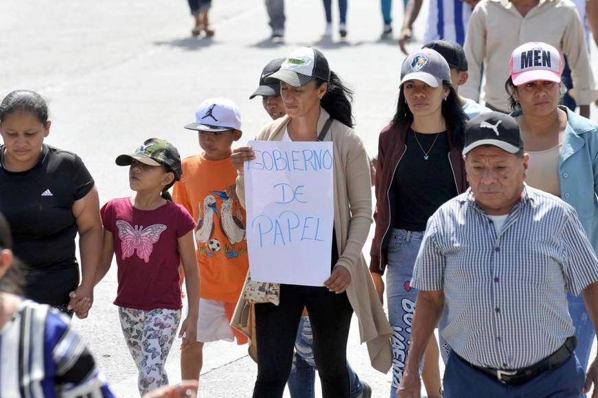 ”Fuera el familión” y “Libre nunca más”: las consignas de la marcha del Bloque de Oposición Ciudadana