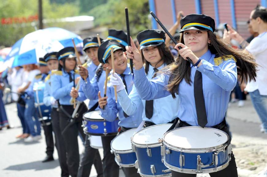 Las mejores 25 fotos de los desfiles de los centros básicos en la capital